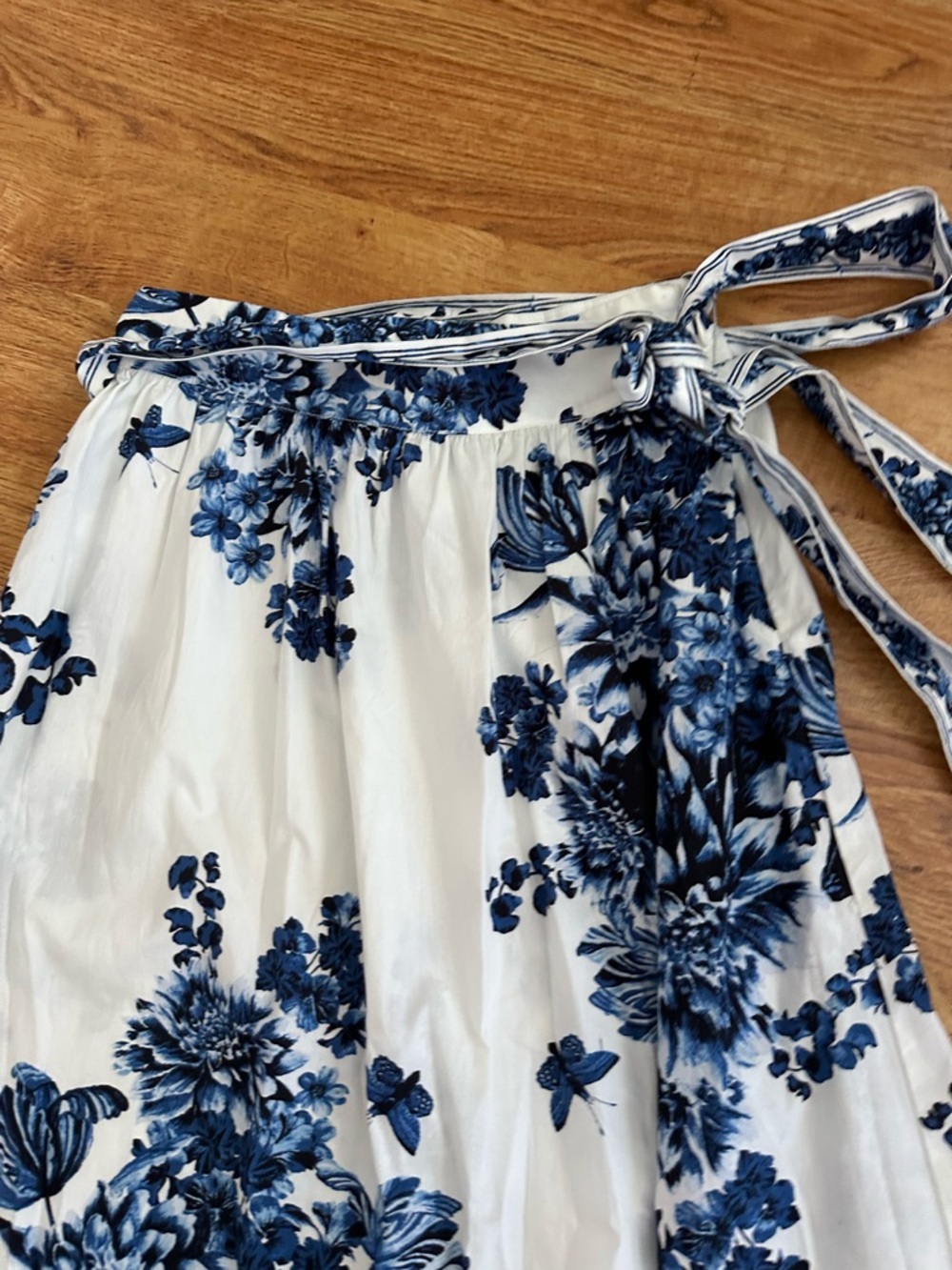 NWOT H&M White Blue Floral Cotton Skirt XS - Picture 2 of 9